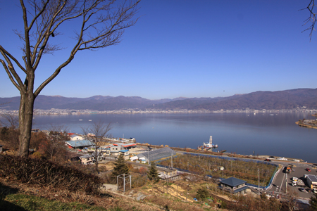 諏訪湖SAから諏訪湖を望む