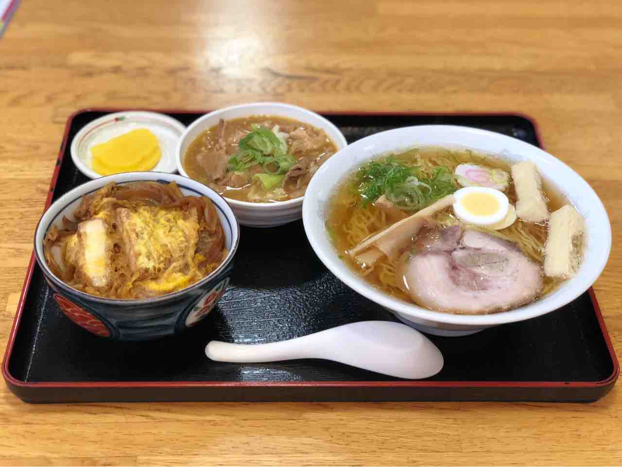 恵比寿食堂 カツ丼＋ラーメン、ホルモン煮込み（小鉢） THE 99％秋田でラーメン！〜と言うより秋田のグルメブログなりつつあります〜