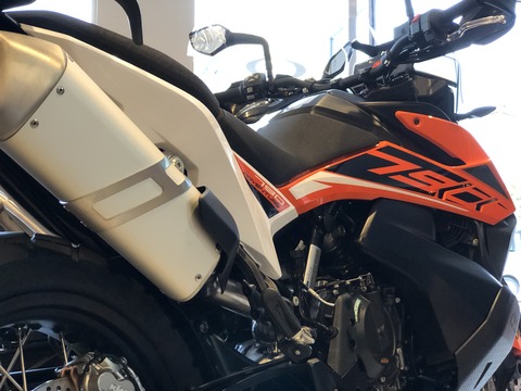 79A7B002-3312-4AAD-853D-F52765E0C516