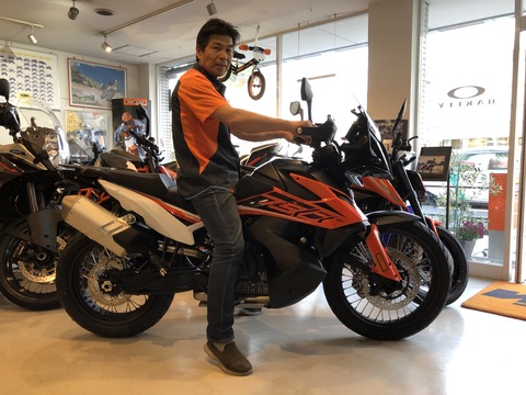 6F510375-52B7-429C-B3BC-AB7AEE2BC080