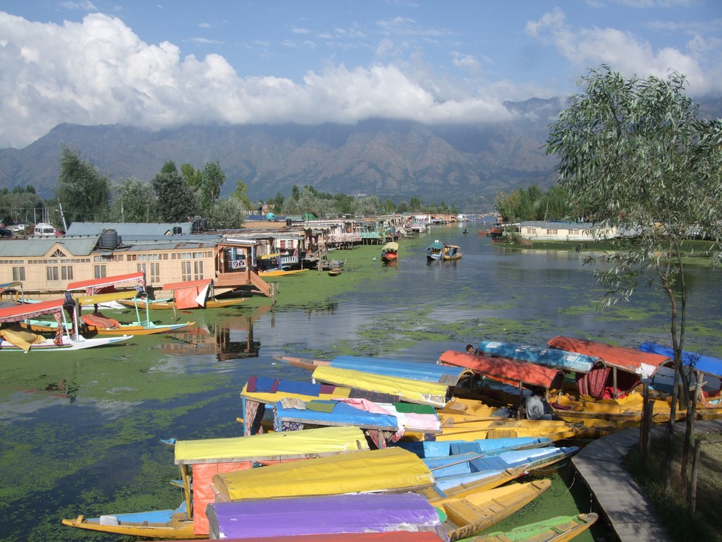 スリナガルでジムに行く 若者の脱サラバックパッカー