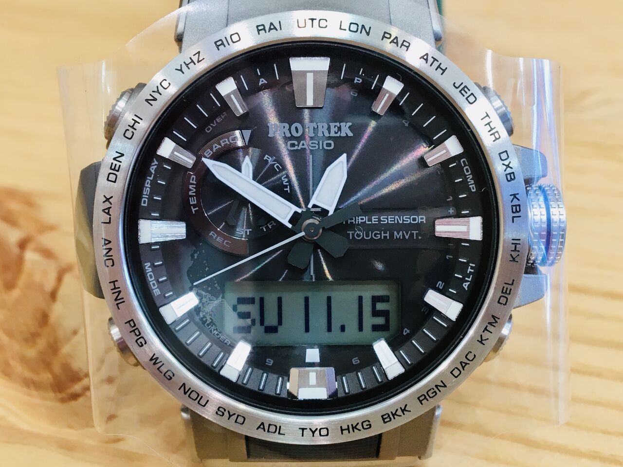 カジュアル×ビジネス×アウトドアなんでもKO【PRO TREK PRW-60T