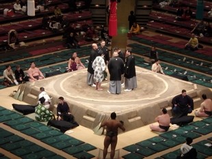 大相撲初場所六日目 : 300724