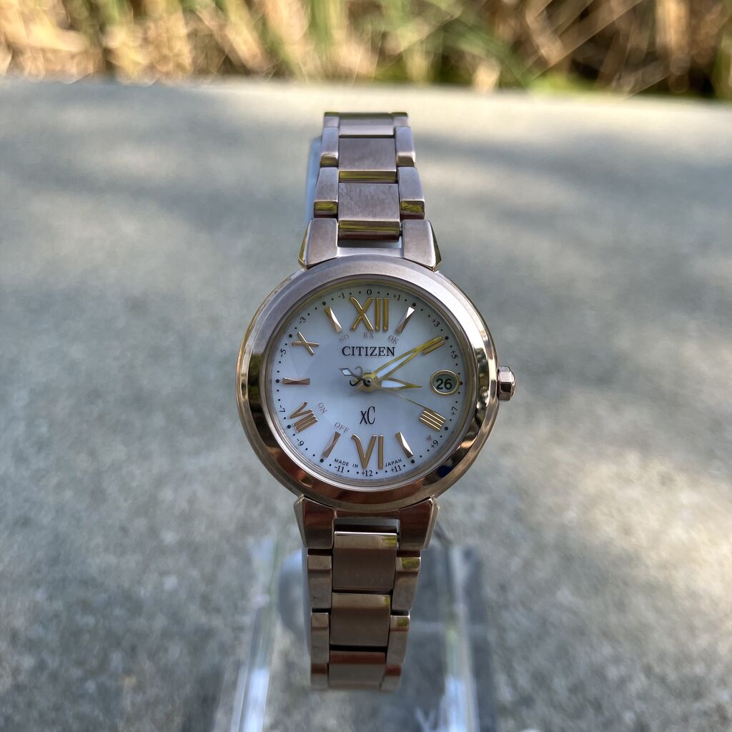 CITIZEN xC 華やかなカラーを採用したソーラー電波モデル