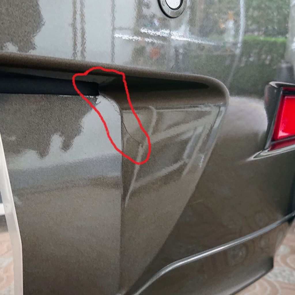 知らないうちに プロトンペルソナのリアバンパーが割れていた タイで思う