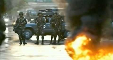 ４月２１日 ３ 赤十字の医療関係者だけが付けられる腕章です thai democracy タイ 民主化に向けて 赤シャツ リアルタイム情報