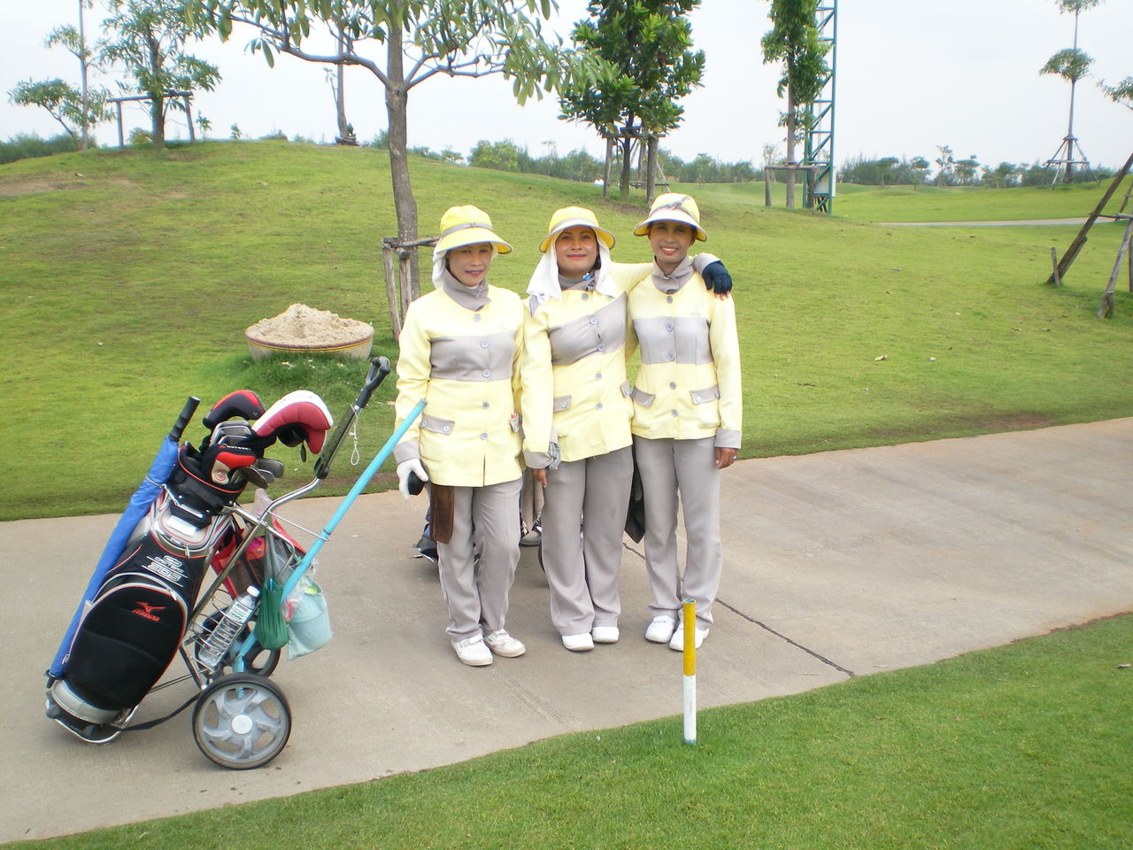 日タイでは女性キャディが 多い理由は これかな 田井幾三のタイ ゴルフ情報 ここだけの話