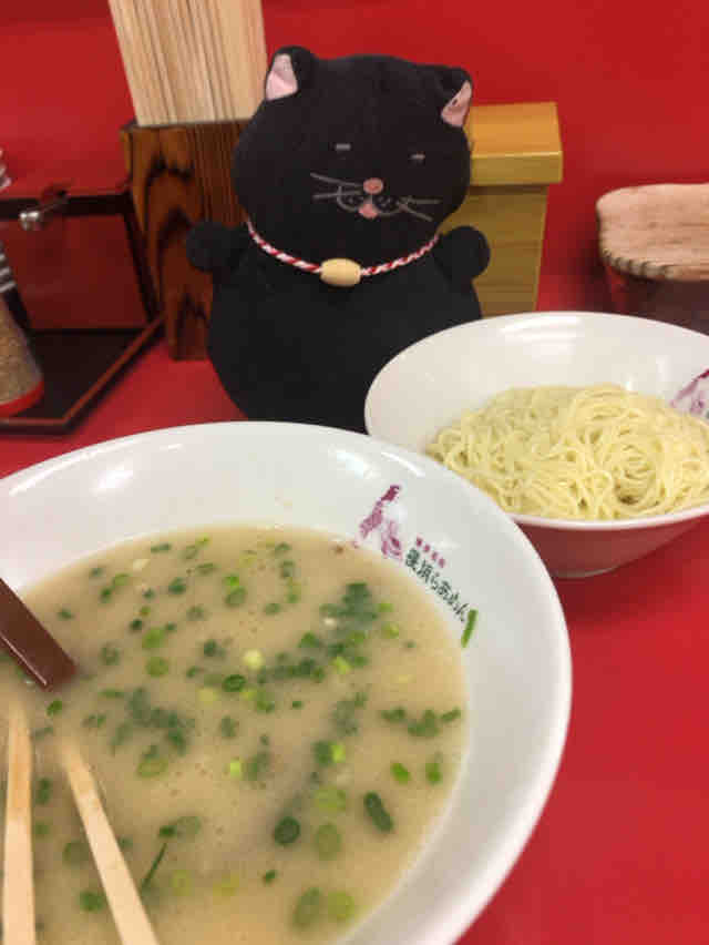 クロは 無料の替え玉おかわり 長浜ラーメン でぶねこ クロの一言blog