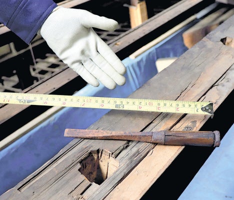 大工が屋根裏に置き忘れ → 400年後に発見される 京都