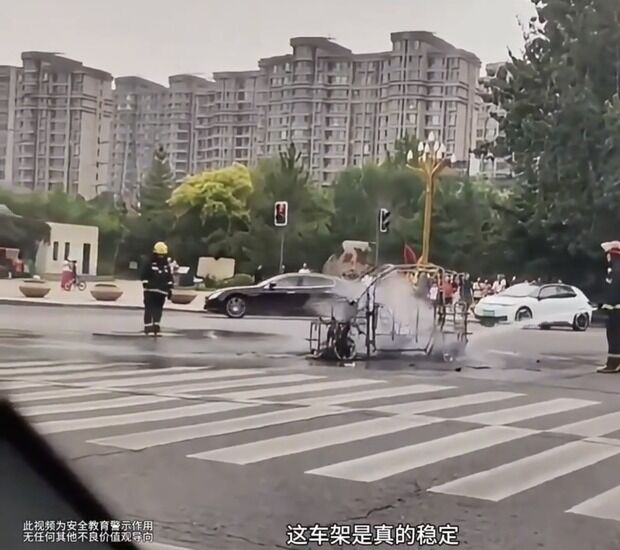 【動画】中華EV 衝突された衝撃で爆発炎上