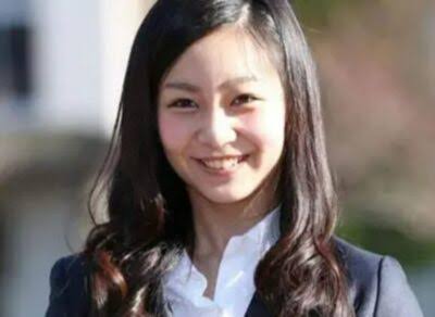 佳子さま三十路に御成なられ候う