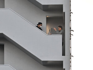 マンション外階段の15センチの隙間から3歳女児が転落死 両親発狂😭
