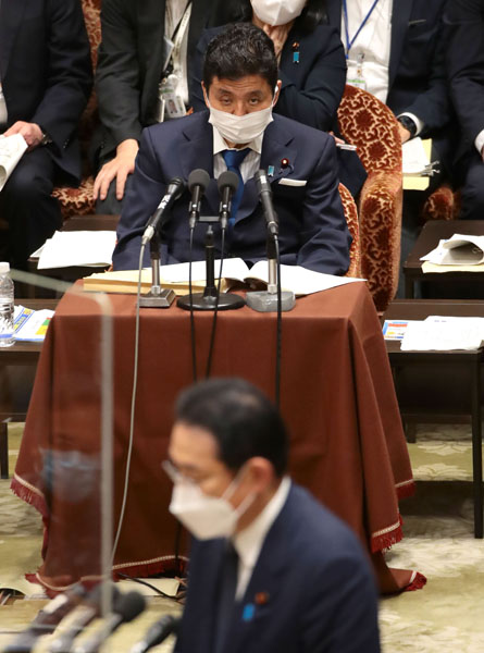 岸防衛相(安部の弟)、重病か