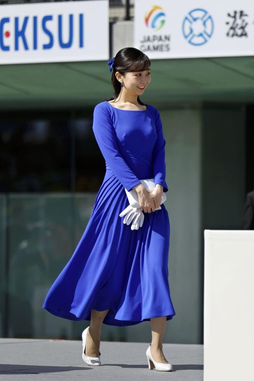 【画像】「スタイリストはいないの？」秋篠宮家・佳子さまがお召しになった“クッキリ服”に賛否