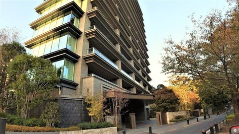 【画像】皇居の隣のマンション、イカつすぎてワロタwww
