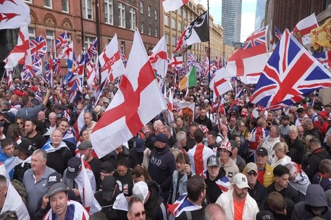 イギリスで15万人による「反移民」デモが開催 きっかけは亡命申請者による少女への性的嫌がらせ