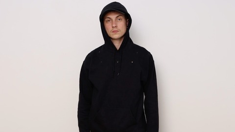 有名ハッカー「監視カメラに映らない服を開発した。作り方は世界中に無償で公開する。」