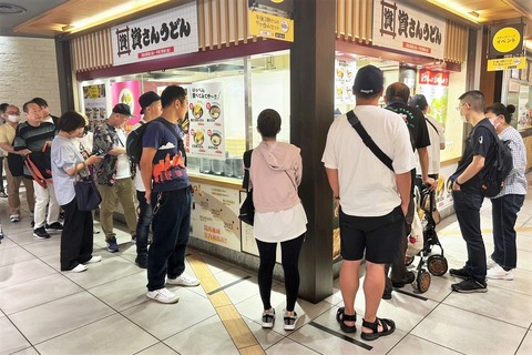 大阪民、福岡『資さんうどん』に大行列を作ってしまう