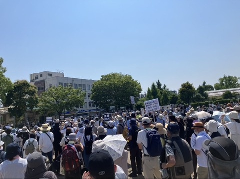 斎藤知事辞めろデモの人たち、"不信任"を書けない