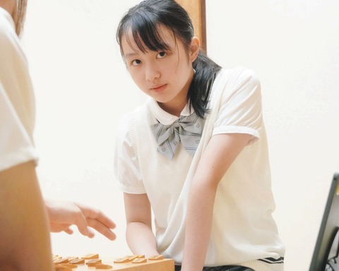 女流棋士もプロ棋士を名乗れるようになる新制度 「弱いのに名乗ってええの？」と疑問の声も