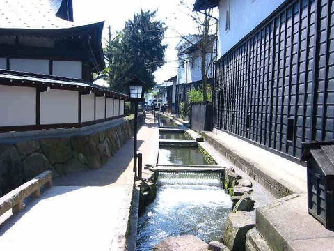 テレビ「震災した石川県では水道の復旧が1年以上かかります；ー；」 天才ぼく「閃いた！」