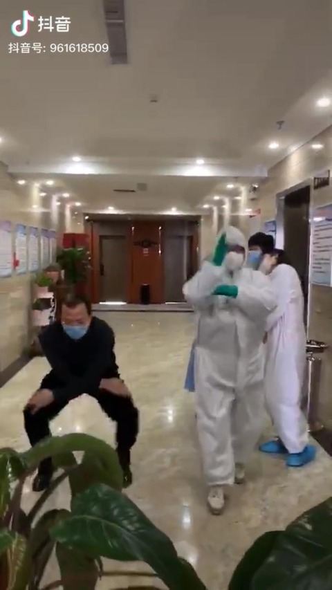 【動画】隔離中の中国人さん、やはり病院でも楽しんでいることが判明！全然大したことなかった…