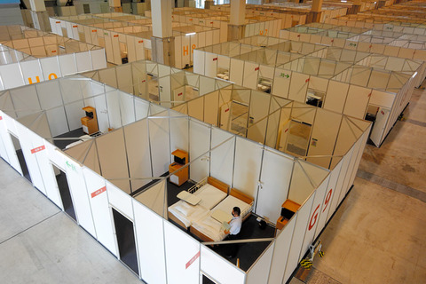 【悲報】大阪府、維新の会が独断で建てた建設費60億円のコロナ臨時施設、利用303人のみで閉鎖へ