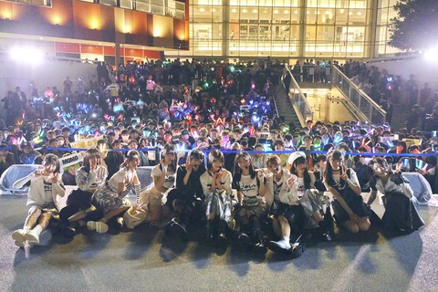 【悲報】秋元康アイドル「ホワイトスコーピオン」1000人集客目指すも600人で悔し泣きｗｗｗｗｗｗ