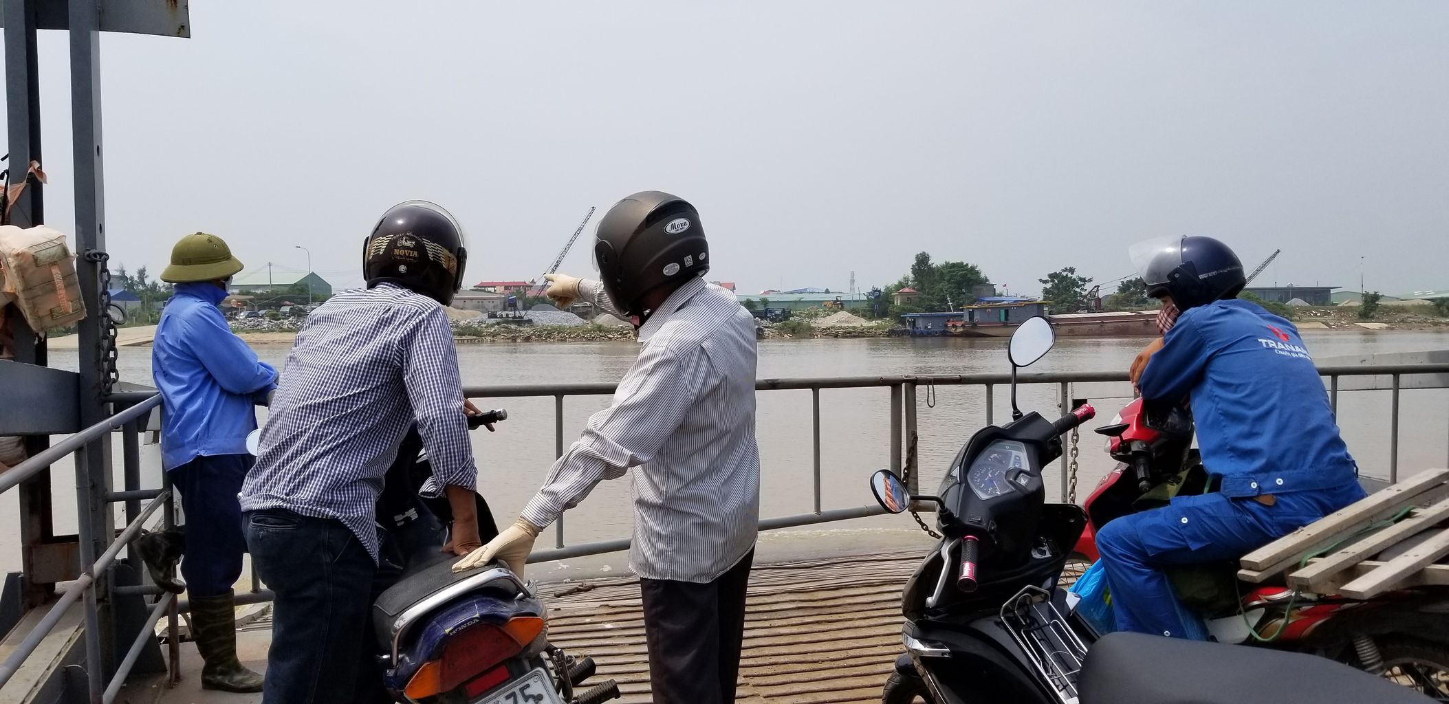 18年8月お盆休み ハノイ ドーソン クァットラム 10 クァットラムへの行き方 ナムディン風俗 ベトナムのショッピングモール フェリーに車 出稼ぎベトナム人 ベトナムの中学生 フェティシズム Fetishism By Japanese Tomcat Amour Sucre