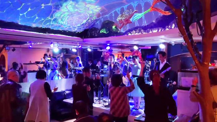 10000000_776538443946357_7813114743380325298_n - frame at 0m43s