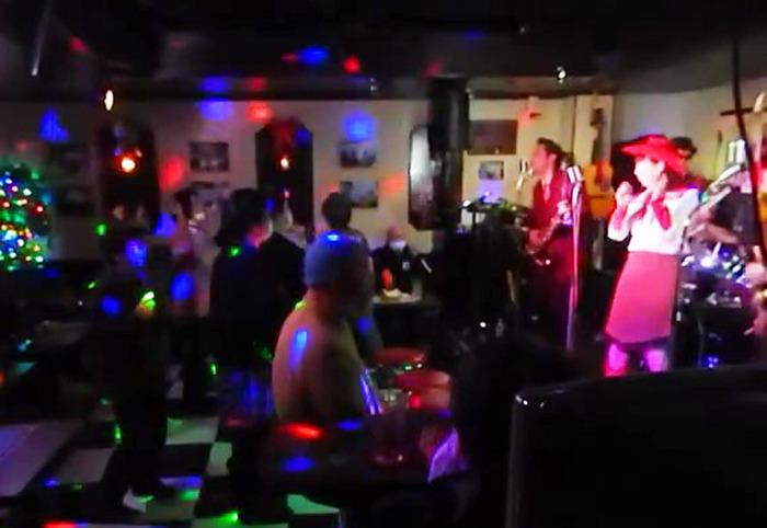 ＊昨夜のオールディーズはThe Jamiesさんでした🔥 ＊ひさびさのThe Jamiesさん - frame at 0m9s