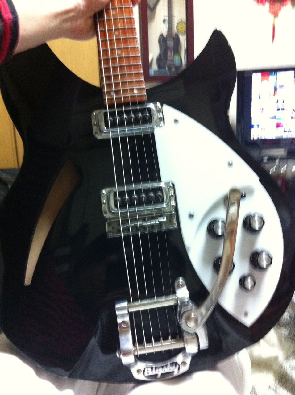 リッケンバッカー330コピー、本物ビグズビー付き