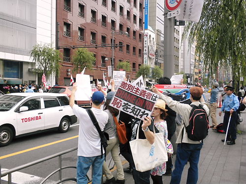 DSCN0675中山成彬議員の国会答弁を周知するデモ20130609