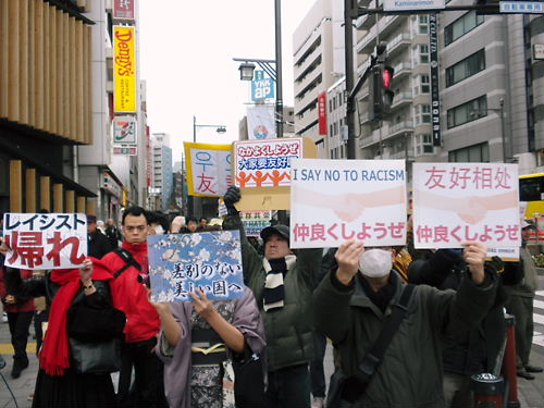 201304080358451a9