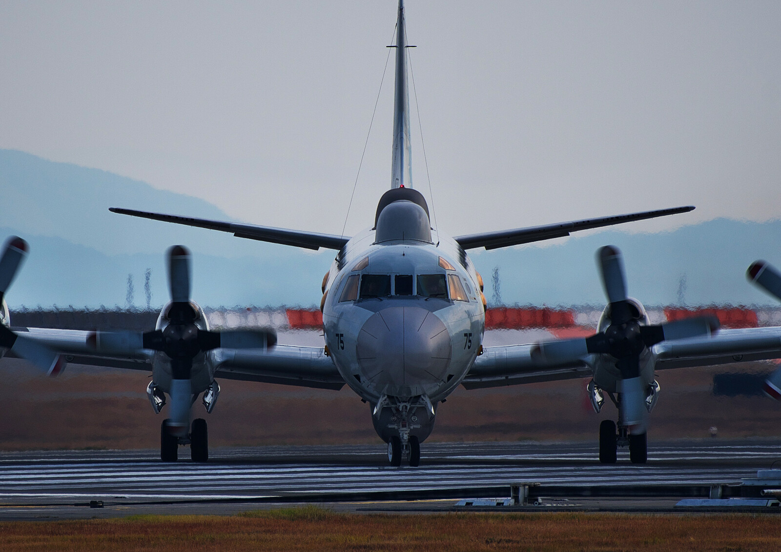 海上自衛隊 UP-3D・EP-3・OP-3C : THE ALIENS NEST