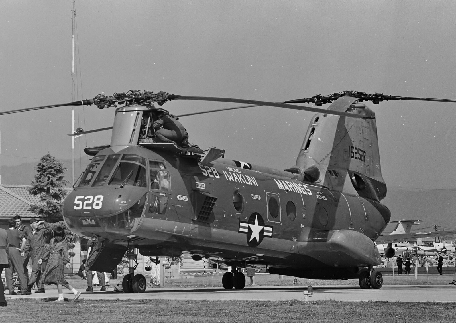 U.S.M.C HH-46A ”RESCUE HELICOPTER” : THE ALIENS NEST