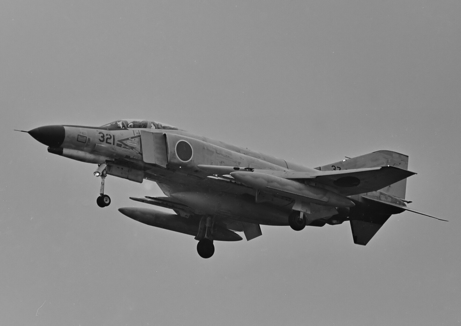 航空自衛隊 第304飛行隊 F-4EJ 3本タンク : THE ALIENS NEST
