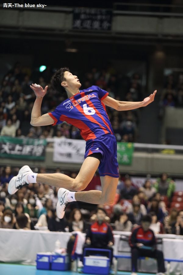 13 14vプレミア東京体育館大集合 山本将平選手 青天 The Blue Sky 13 14vプレミア東京体育館大集合 山本将平選手 青天 The Blue Sky