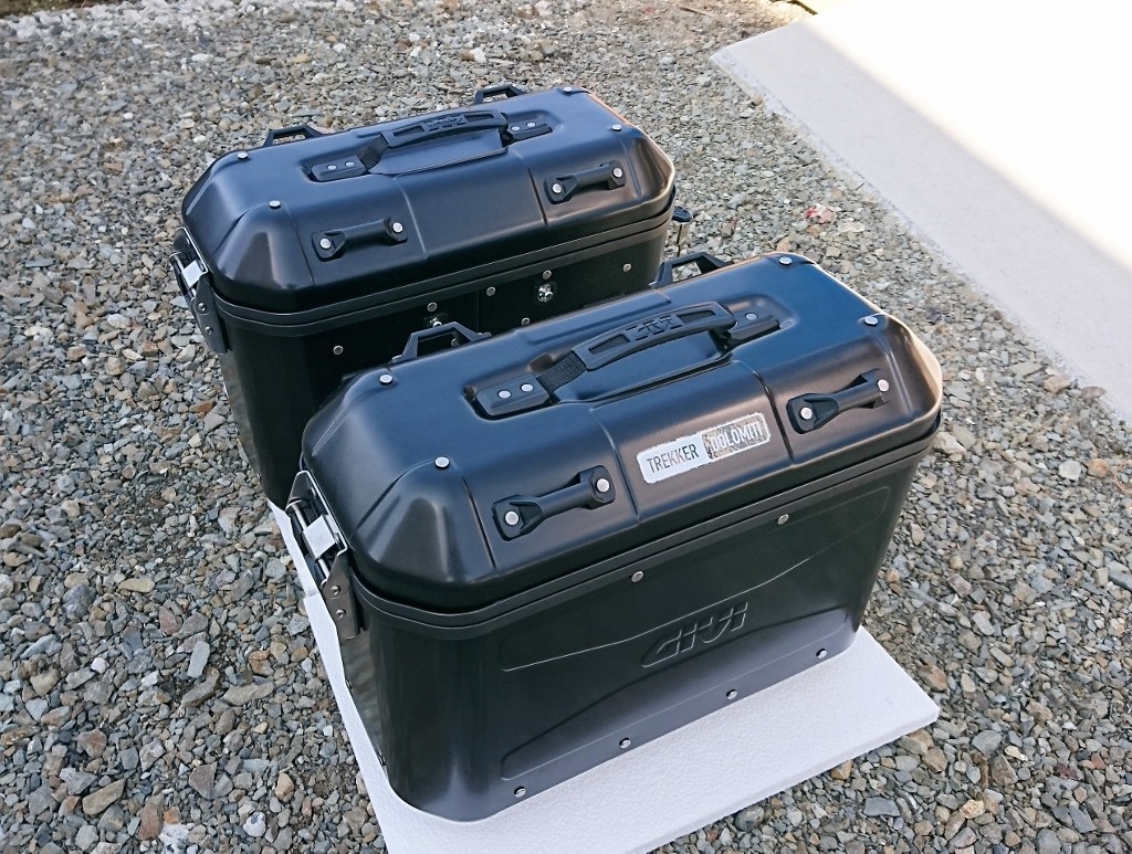 GIVI トレッカー・ドロミティ ブラックライン紹介 : 人生の扉を開いて 
