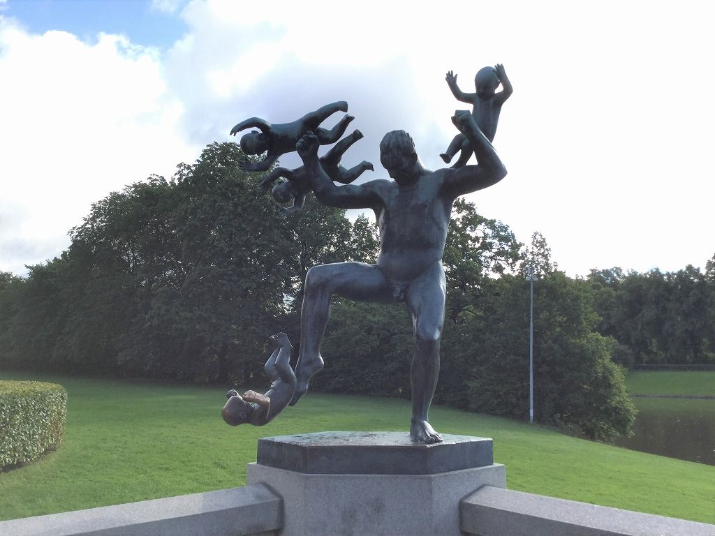 その9)早朝のオスロ、ヴィーゲラン彫刻公園 : ロープを知る その9)早朝のオスロ、ヴィーゲラン彫刻公園 : ロープを知る