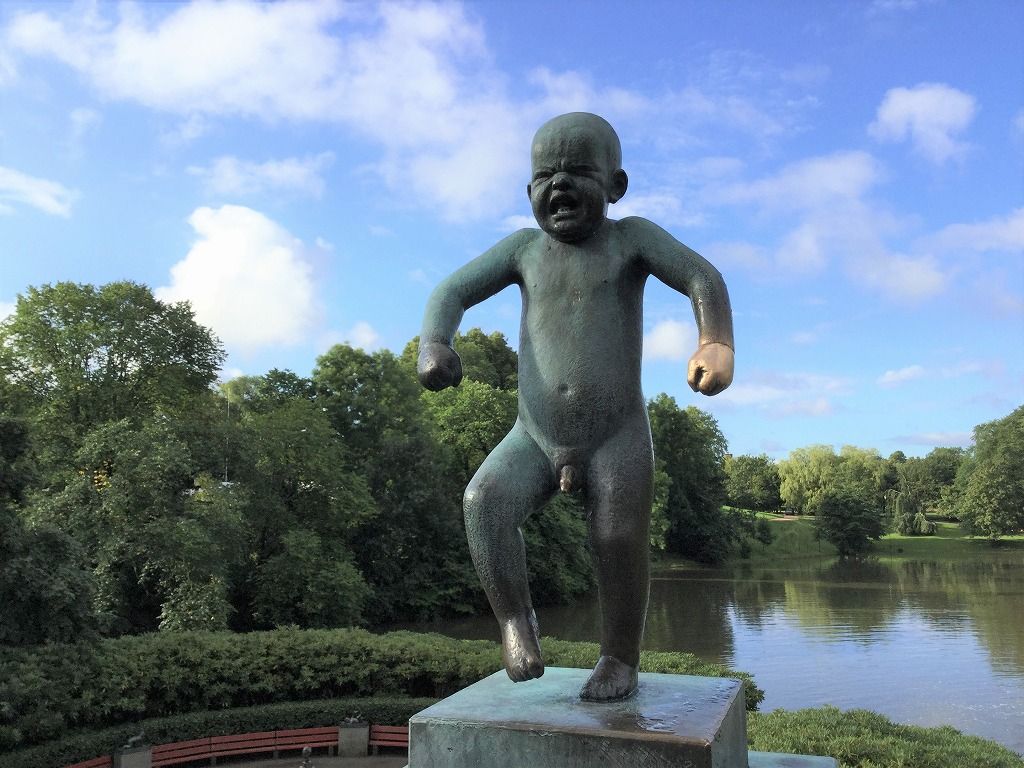 イタリア親子の銅像 七つのきみちゃん像