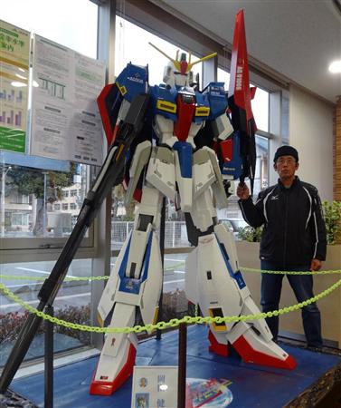 ガンダム 高さ２メートルの ｚガンダム 模型手作り 孫喜ばせようと８カ月 関心示さず 孫よ お前のじいちゃんすげえぞ あさひがに通信