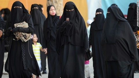 cityscape-saudi-women