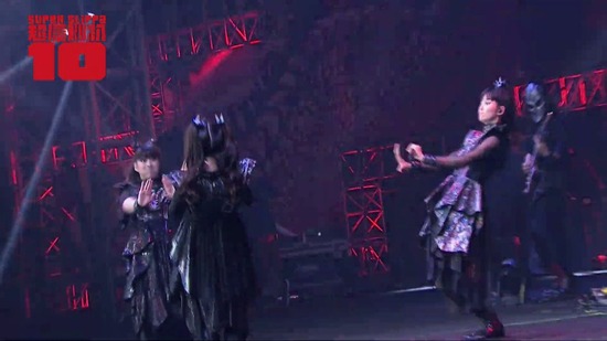 べビメタのスーパースリッパでの変顔バトル 動画 Babymetal Info ベビーメタルインフォ