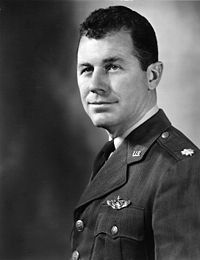 200px-Charles_Yeager_photo_portrait_head_on_shoulders_left_side