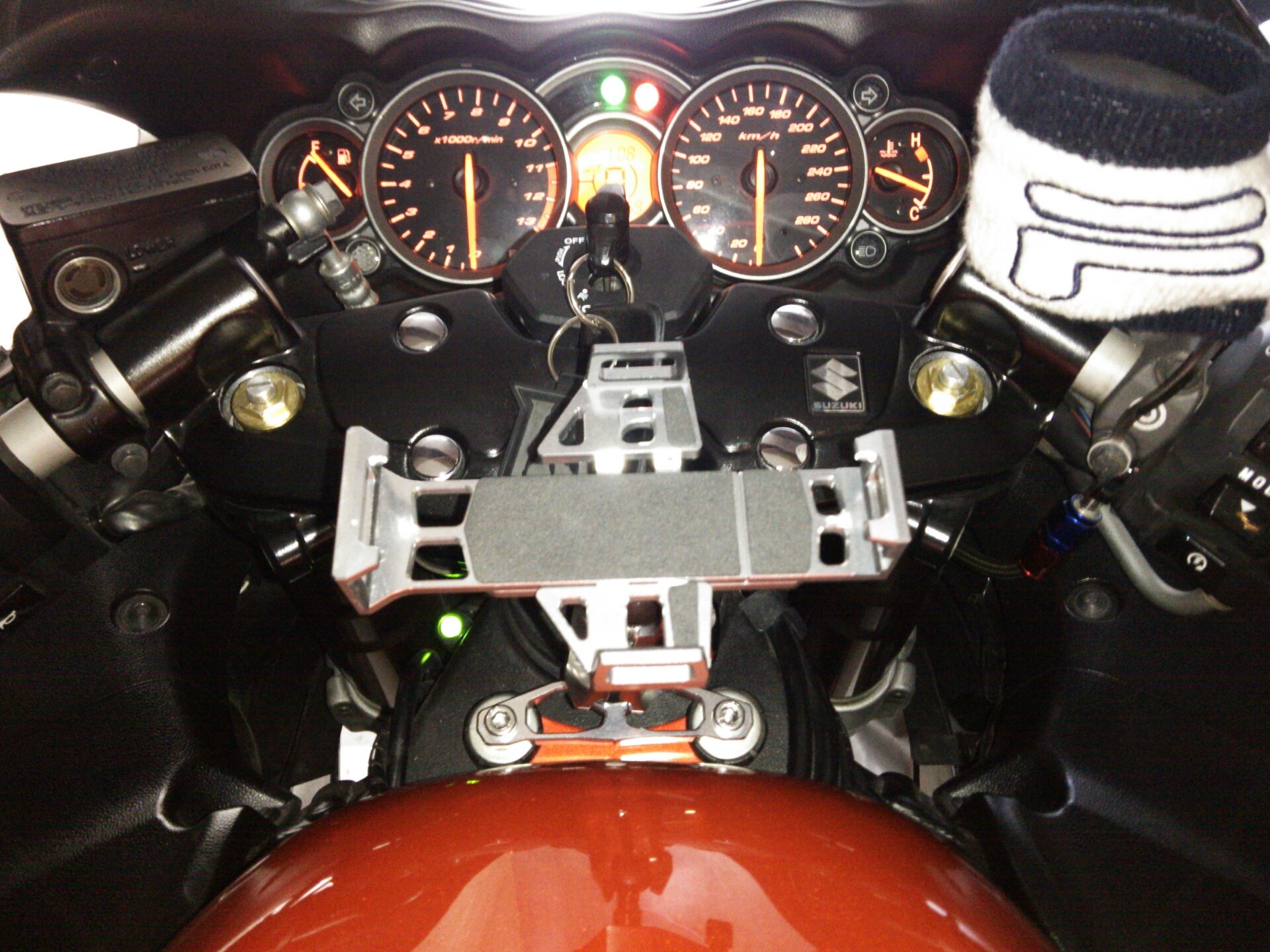 ホスト 排除する 足音 隼 スマホ 約設定 反逆者 ビジュアル