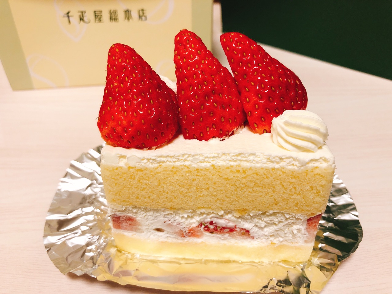 千疋屋総本店の ストロベリーショートケーキ 伊勢丹新宿店 デパ地下スイーツマニア 千疋屋総本店の ストロベリーショートケーキ 伊勢丹新宿店 デパ地下スイーツマニア