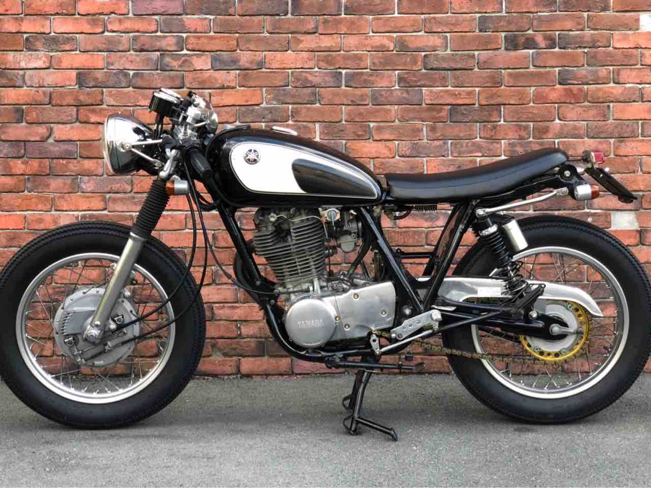 YAMAHA SR400カフェレーサーカスタム車両情報 : ヨーロピアンシングル＆ツイン『TICKLE』