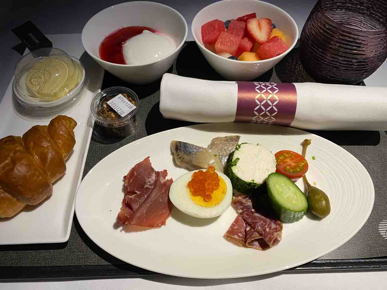 カタール航空ビジネスクラスの機内食ドーハ ロス さくらのla日記 カタール航空ビジネスクラスの機内食ドーハ ロス さくらのla日記