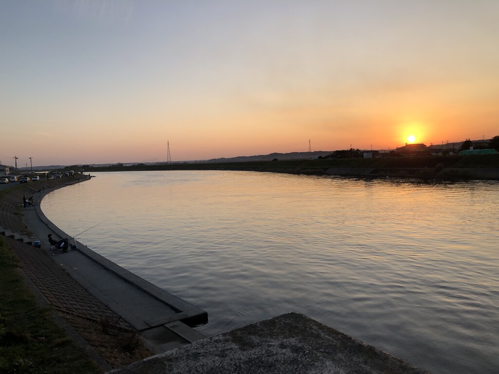 夕暮れ時の川べり 茨城県 涸沼川 大貫橋 技術者から翻訳者へのシルクロード 夕暮れ時の川べり 茨城県 涸沼川 大貫橋 技術者から翻訳者へのシルクロード